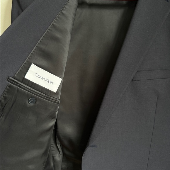 CALVIN KLEIN Wool Fit Suit — Perfect for any occasion - Picture 5 of 5